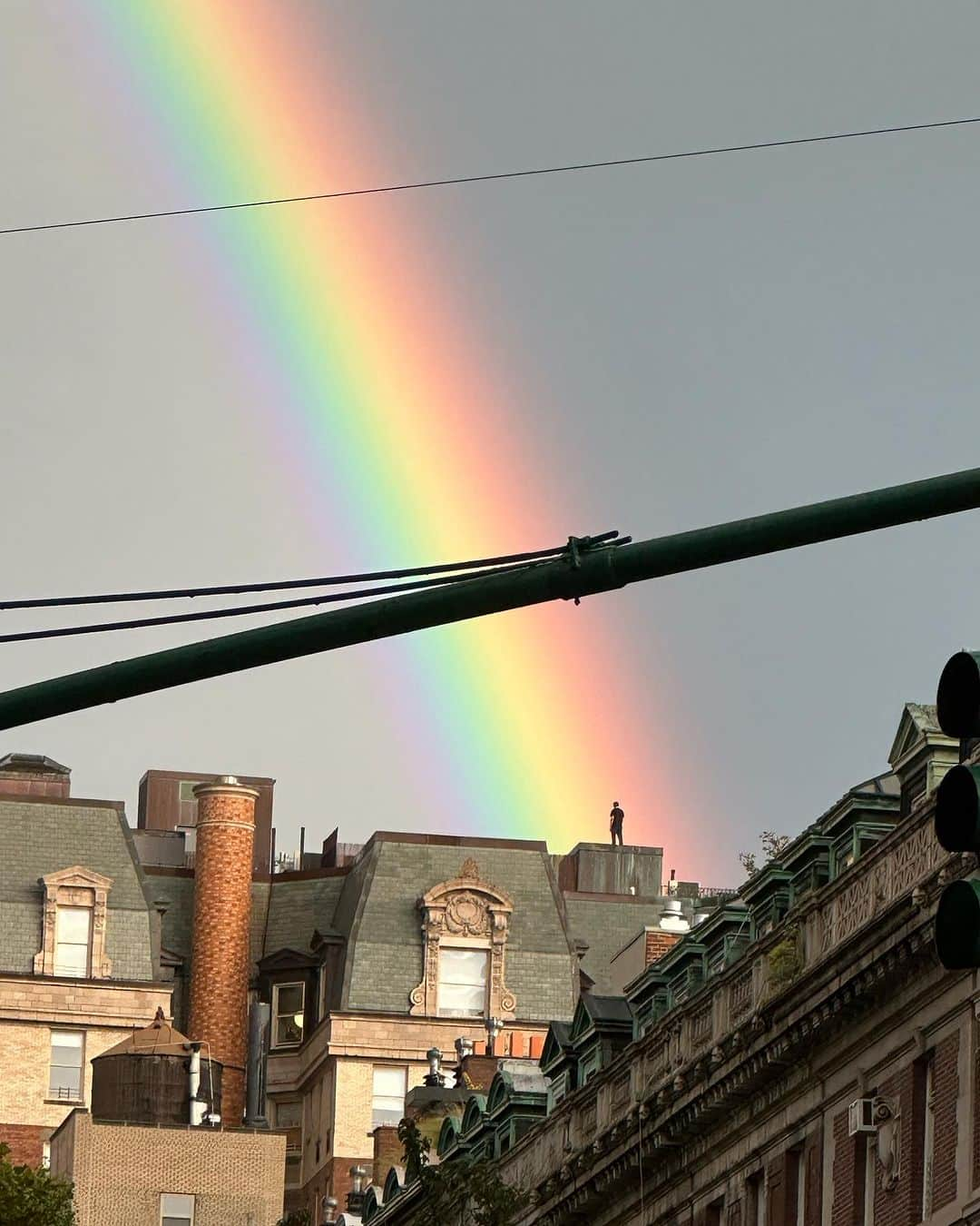 JULIEN D'YSのインスタグラム：「Wings 🪽of desire 🤍 9.11 the men and the rainbow after 🌈 big storm #newyork 6:30pm 🩷❤️🧡💛💚💜💙🩵🤎🤍always magic moments in manhattan's ☮️」