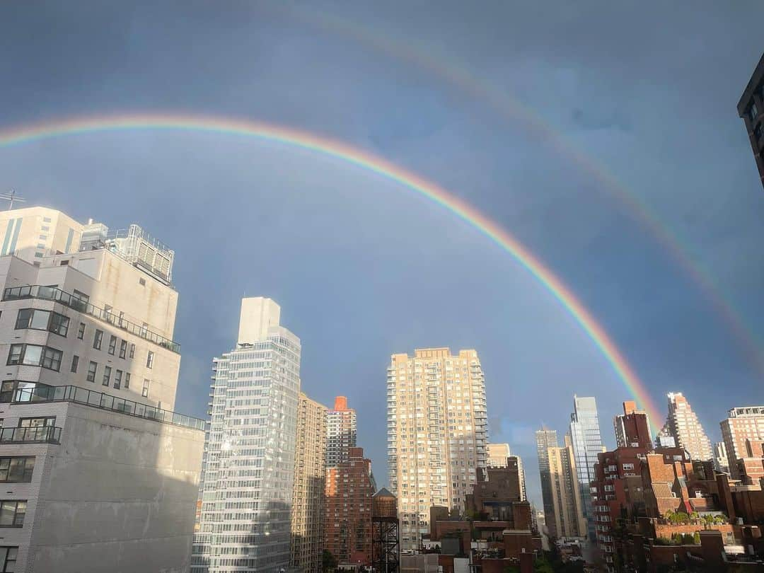 サラ・ミシェル・ゲラーのインスタグラム：「When your best friend sends you this unfiltered picture of your hometown out her window on 9/11 #neverforget #nystrong Makes you really believe in signs @brittanypodelllevin」