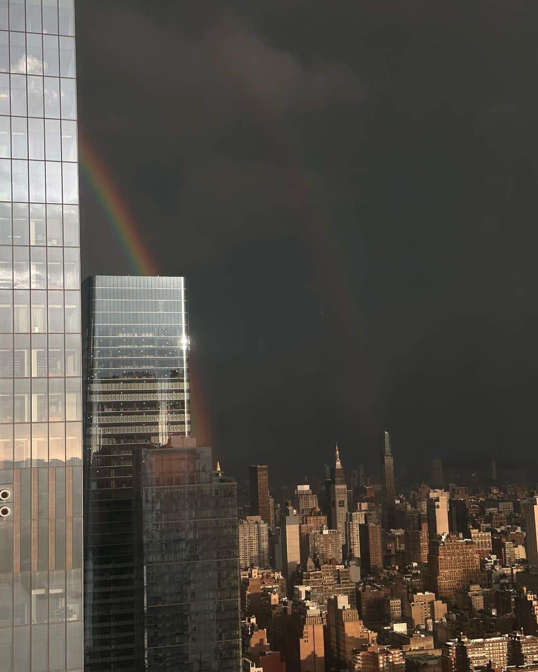 のインスタグラム：「Twin rainbows on this day. #NeverForget 🙏🏻🙏🏻 🌈 🌈」