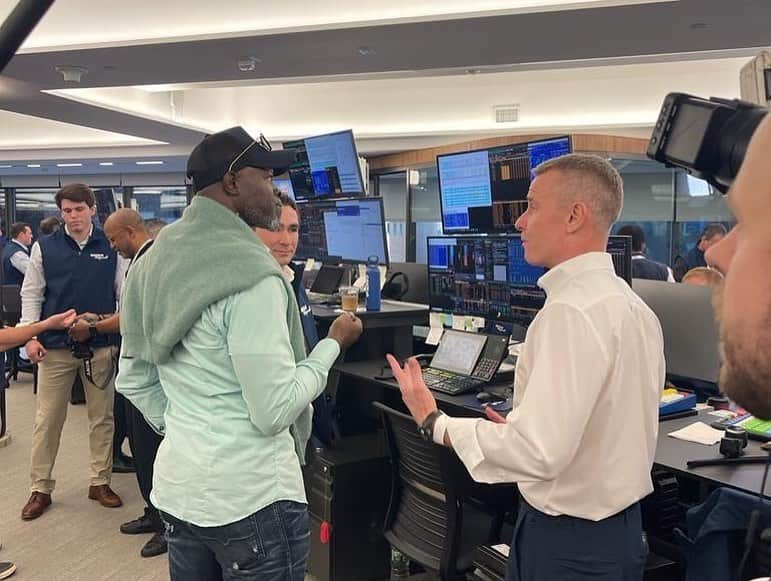 ジャイモン・フンスーさんのインスタグラム写真 - (ジャイモン・フンスーInstagram)「I am honored to commemorate the 658 employees Cantor Fitzgerald & BGC Partners lost on 9/11/2001 @CFCharityDay with Edie and Howard Lutnick. Thanks for all the incredible work you’re doing at @CantorRelief. Please support their work with a donation 🙏🏿 link in bio.  #CFCharityDay #CantorRelief #CharityDay2023」9月12日 7時59分 - djimon_hounsou