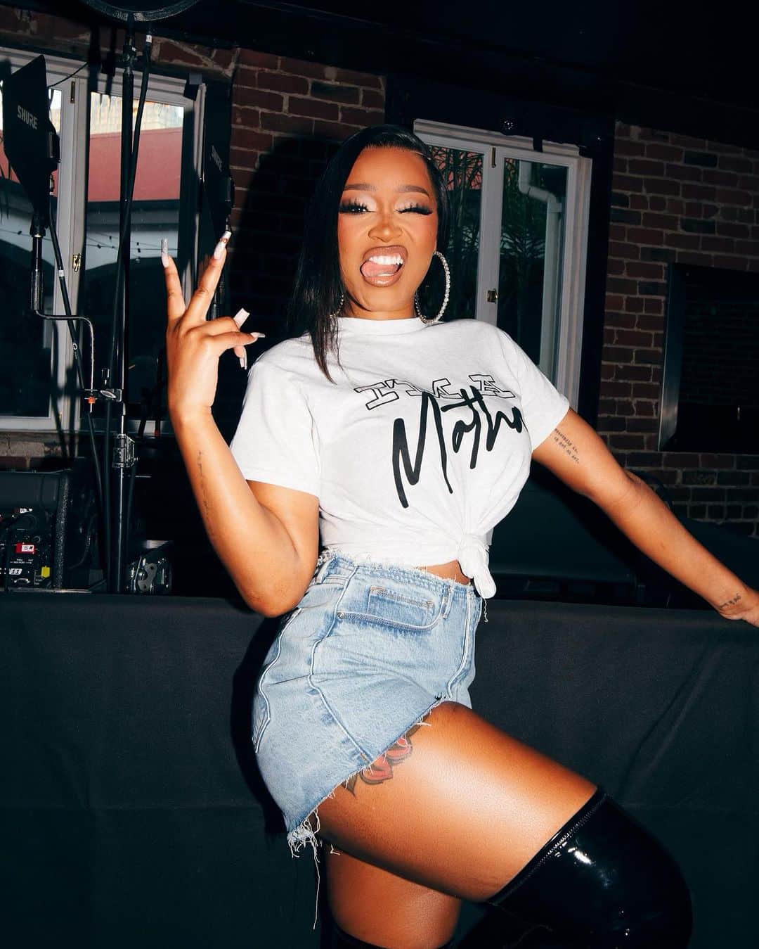 キキ・パーマーのインスタグラム：「I’M A MOTHA. 💅   New merch drop just in time for the Big Boss tour. Get you a piece! shop.kekepalmer.com」