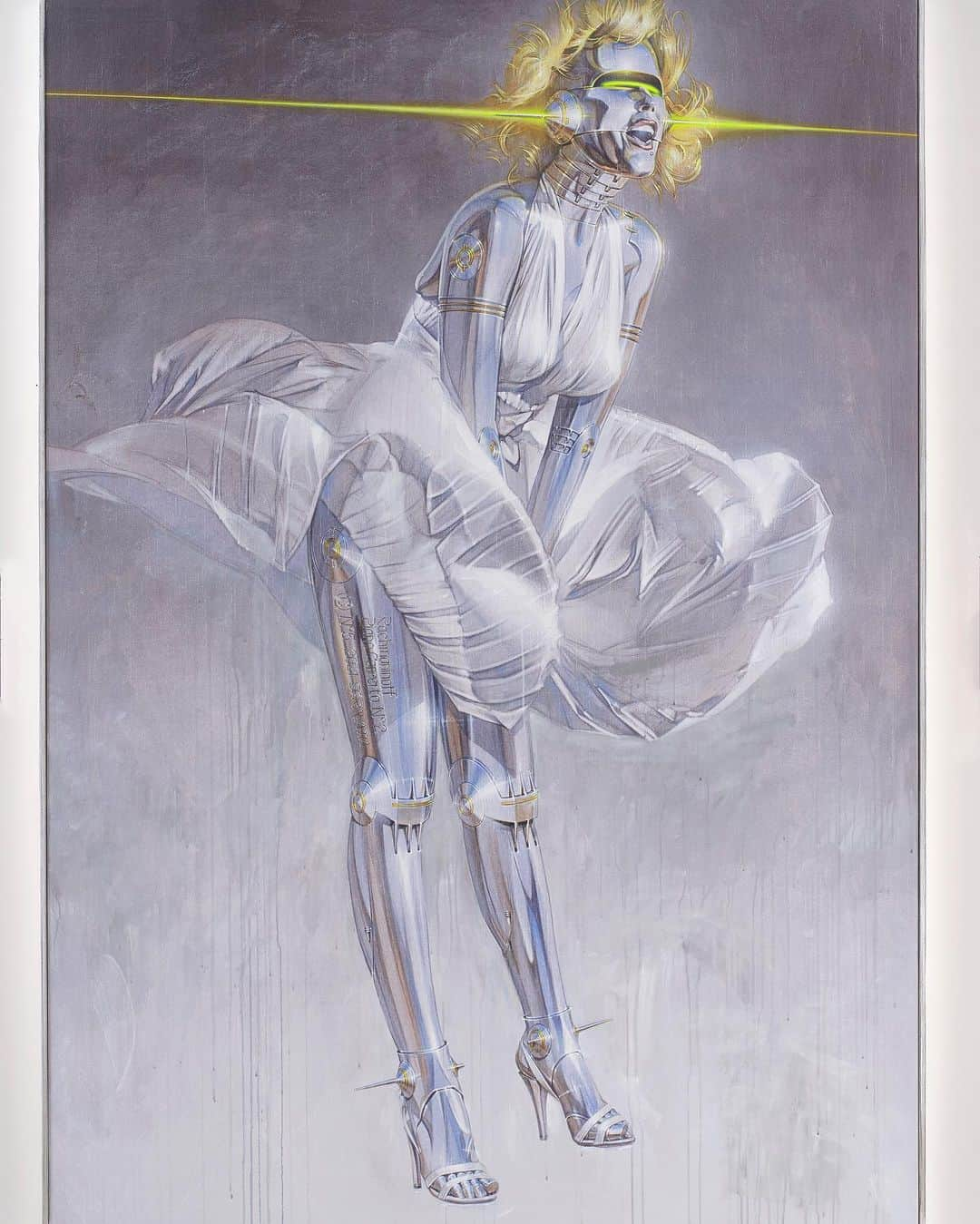 空山基のインスタグラム：「🔹Hajime Sorayama's recent work "Untitled (Marilyn)" is an innovative blend of past and future that pushes the boundaries of his traditional practices. This large-scale canvas piece is a part of Sorayama's new series where he brings iconic celebrities and pop culture figures to life by employing the technique of acrylic on printed canvas. Sorayama has masterfully applied a washed-off and drip effect to give the piece an antique aesthetic. This artwork does more than just capture a moment; it encapsulates the concept of time itself, establishing contrast between the futuristic and the nostalgic.   🔹This piece is made into a limited edition prints, currently available on CICA's website.   @hajimesorayamaofficial  @nanzukaunderground   🔹The exhibition continues until September 16th.  📍CICA Vancouver, 228 Abbott St, Vancouver, BC.  📷Photo credit: Nanzukaunderground ; Dennis Ha  #HajiemeSorayama #Art #Marilyn #Futuristic #Nostalgic #timelessmasterpiece」