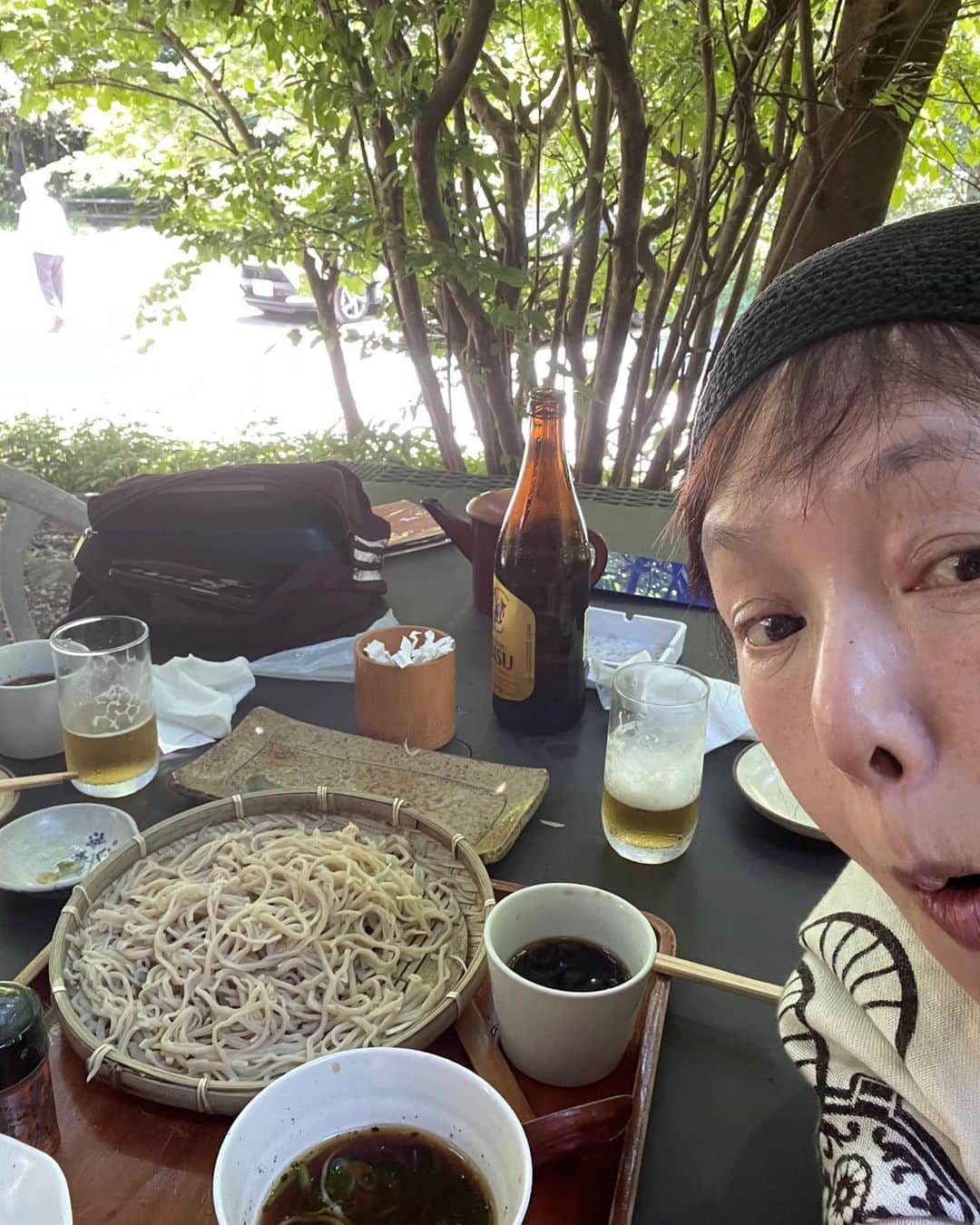 桃井かおりのインスタグラム：「散歩してたら、こんな蕎麦屋さん発見！ＬAで幾度か夢見た世界。 鴨と茄子ツマミで、盛り蕎麦でしあげるなんて、もはや落語な午後。」