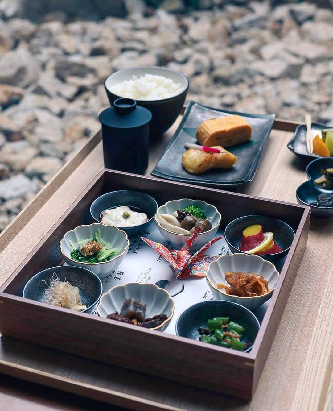 東急ホテルズのインスタグラム：「“食”から体験する 『京の極み』。  京都の東山にあるTHE HOTEL HIGASHIYAMA by Kyoto Tokyu Hotelのレストラン「ナナノイチ」の和朝食では、おばんざいを中心として、調味料も野菜も地元・京都のものを生かしたこだわりのメニューをお楽しみいただけます✨  一日を活動的に過ごすための大事なスイッチとなる朝食から、京都を感じてみてください。  ‐‐‐‐‐‐‐‐‐‐‐‐‐‐ THE HOTEL HIGASHIYAMA by Kyoto Tokyu Hotel 📍京都府/東山区  最新情報や宿泊予約はホテル公式アカウントをご覧ください。 @the_hotel_higashiyama ‐‐‐‐‐‐‐‐‐‐‐‐‐‐‐  Immerse yourself in the essence of Kyoto at 'THE HOTEL HIGASHIYAMA by Kyoto Tokyu Hotel.' Delight in the artfully curated menu at 'Nananoichi' restaurant, nestled in Kyoto's eastern hills.   Experience the exquisite Japanese breakfast, featuring a diverse selection of obanzai dishes crafted from local Kyoto ingredients.   Begin your day with a captivating and energizing culinary journey, steeped in the spirit of Kyoto.  ‐‐‐‐‐‐‐‐‐‐‐‐‐‐ THE HOTEL HIGASHIYAMA by Kyoto Tokyu Hotel 📍 Higashiyama, Kyoto, Japan  Please refer to the official hotel account for the latest news, events, and reservation information. @the_hotel_higashiyama ‐‐‐‐‐‐‐‐‐‐‐‐‐‐‐  📸： @yuko_cafe_trip」