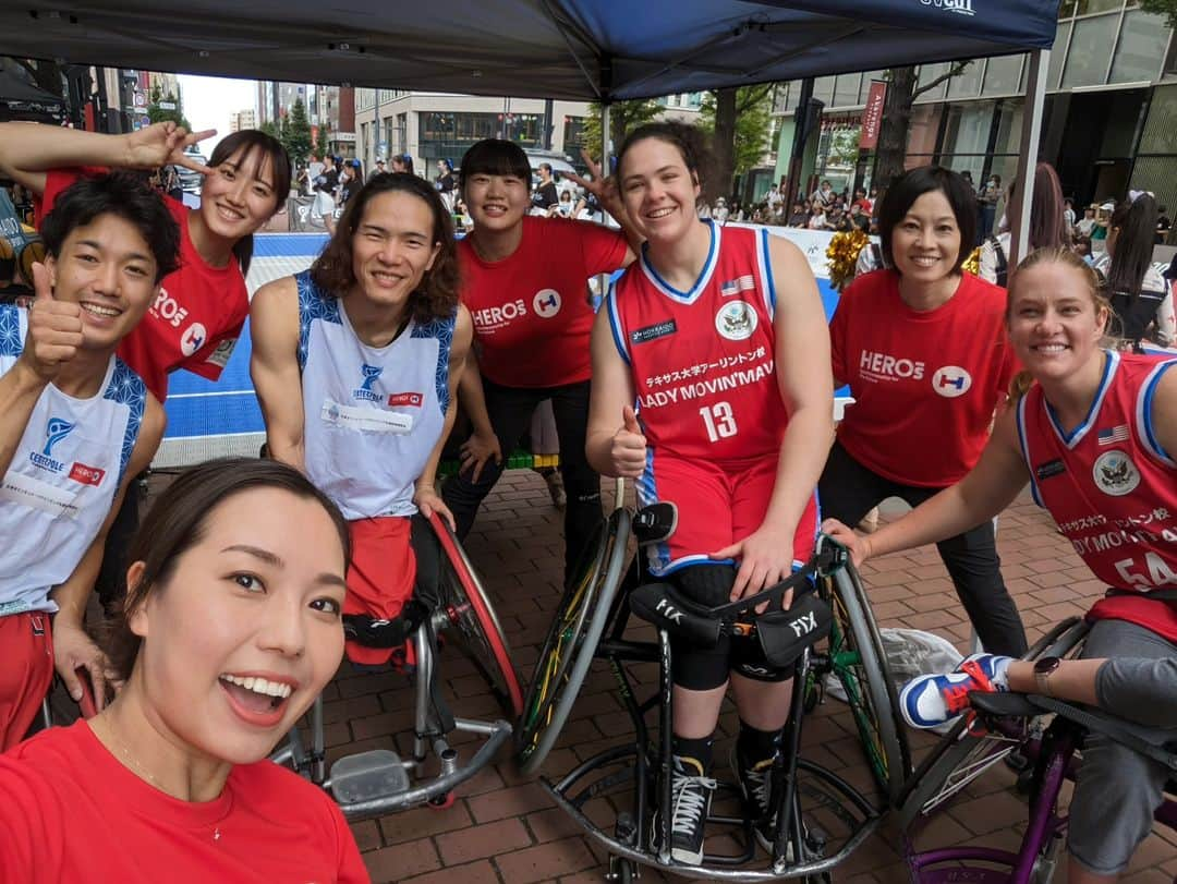 近江谷杏菜のインスタグラム：「🏀CP3x3🏀  @centerpole_2023 さんが主催するイベントに参加してきました！ 街のど真ん中で車いすバスケ、そしてダンスや音楽、アートと最高に楽しい空間でした✨🙌  今回は、以前からお世話になっている @heros_nippon_foundation のHEROsアスリートとして参加🙋🏻‍♀️ バスケ元日本代表の矢代直美さん、パラアルペンスキーの狩野亮さんにも久しぶりにお会いできて嬉しかったなぁ💓 このような機会にお声がけいただき感謝です！！  東京パラリンピックメダリストでMVPの鳥海選手 @iamrenshichokai との1on1対決は忘れられない思い出になりました❤️‍🔥  楽しかったなぁー！！ またやりたいです🙌🙌🙌  #時差投稿 #車いすバスケ #センターポール #カーリング @tanakatokinori」