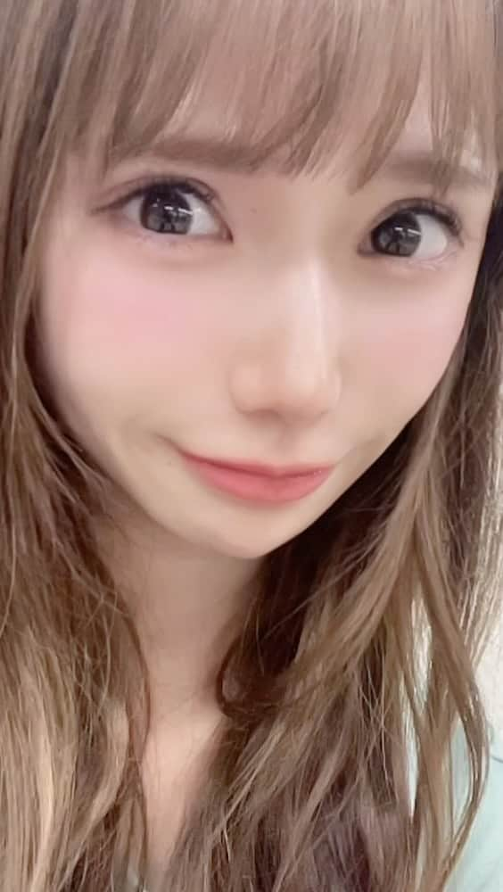 木内くるみのインスタグラム：「写真だと思ってたのに動画で徐々に不機嫌になる顔  #アイドル#被写体#グラビア」