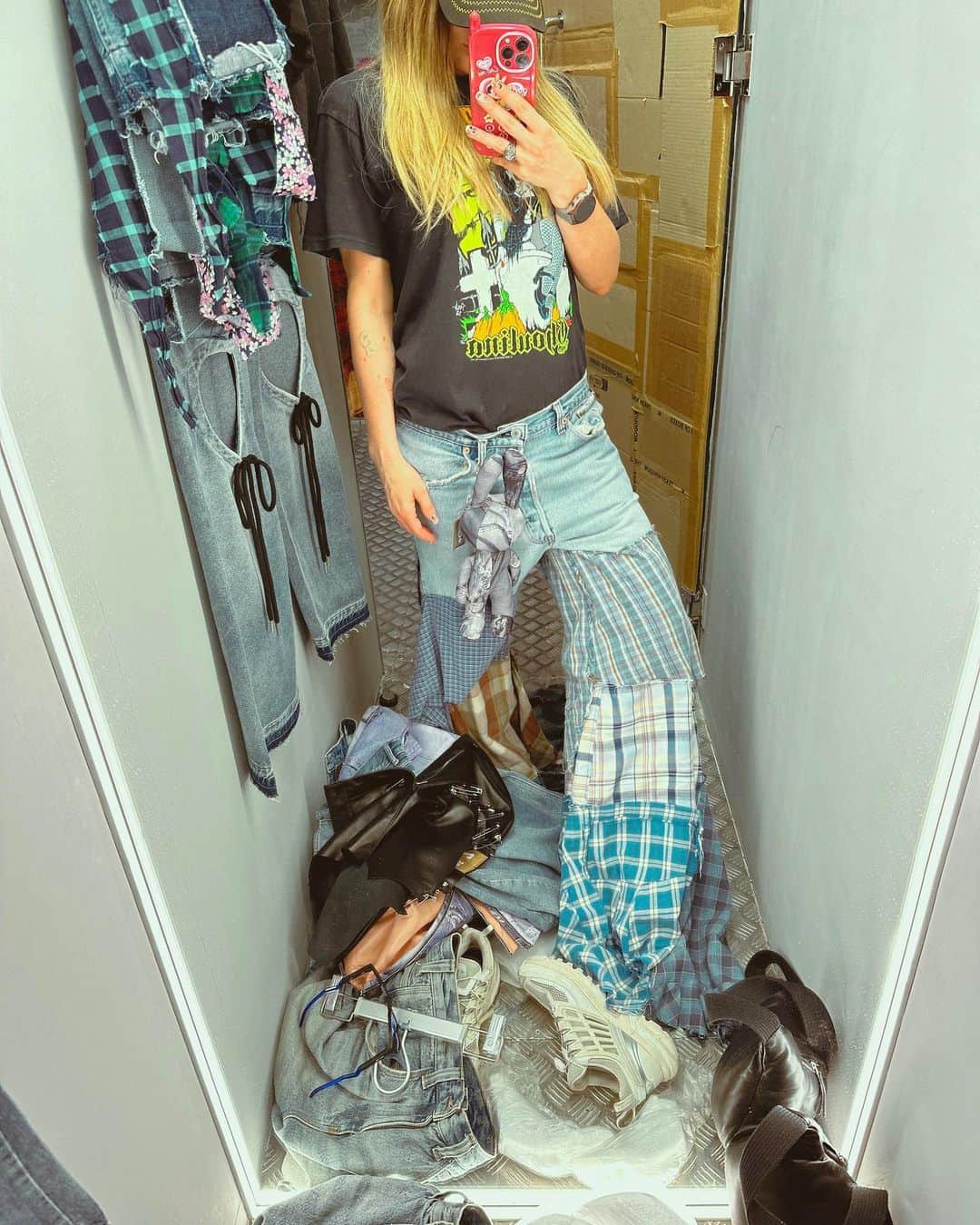Delia Matacheのインスタグラム：「👉👈」
