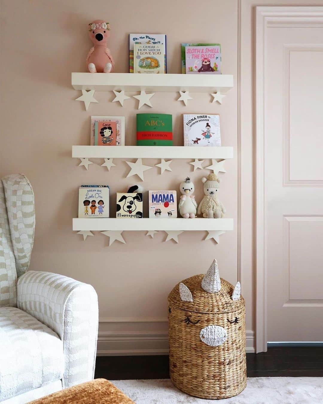 ジャスミン・トゥークスのインスタグラム：「Storage, but make it chic! We've got options for every room and every style from magical (hello, unicorn) to modern.   #KidsRooms #StorageSolutions #KidsToyStorage #KidsBookcase」