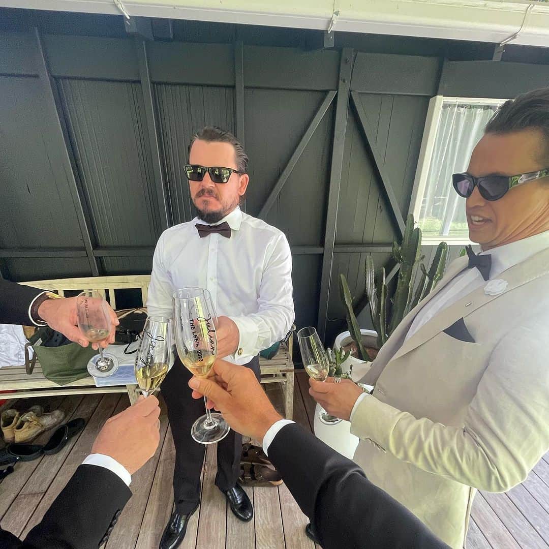 のインスタグラム：「Congratulations @codyjohnralphlee 💍 @angiemckay.  I’ve spent my life missing most significant events. Damn it felt good to be home and watching one of my best friends marry the girl of his dreams with his main little man by his side Luxx Lee.   Cheers to you guys and forever more ❤️」