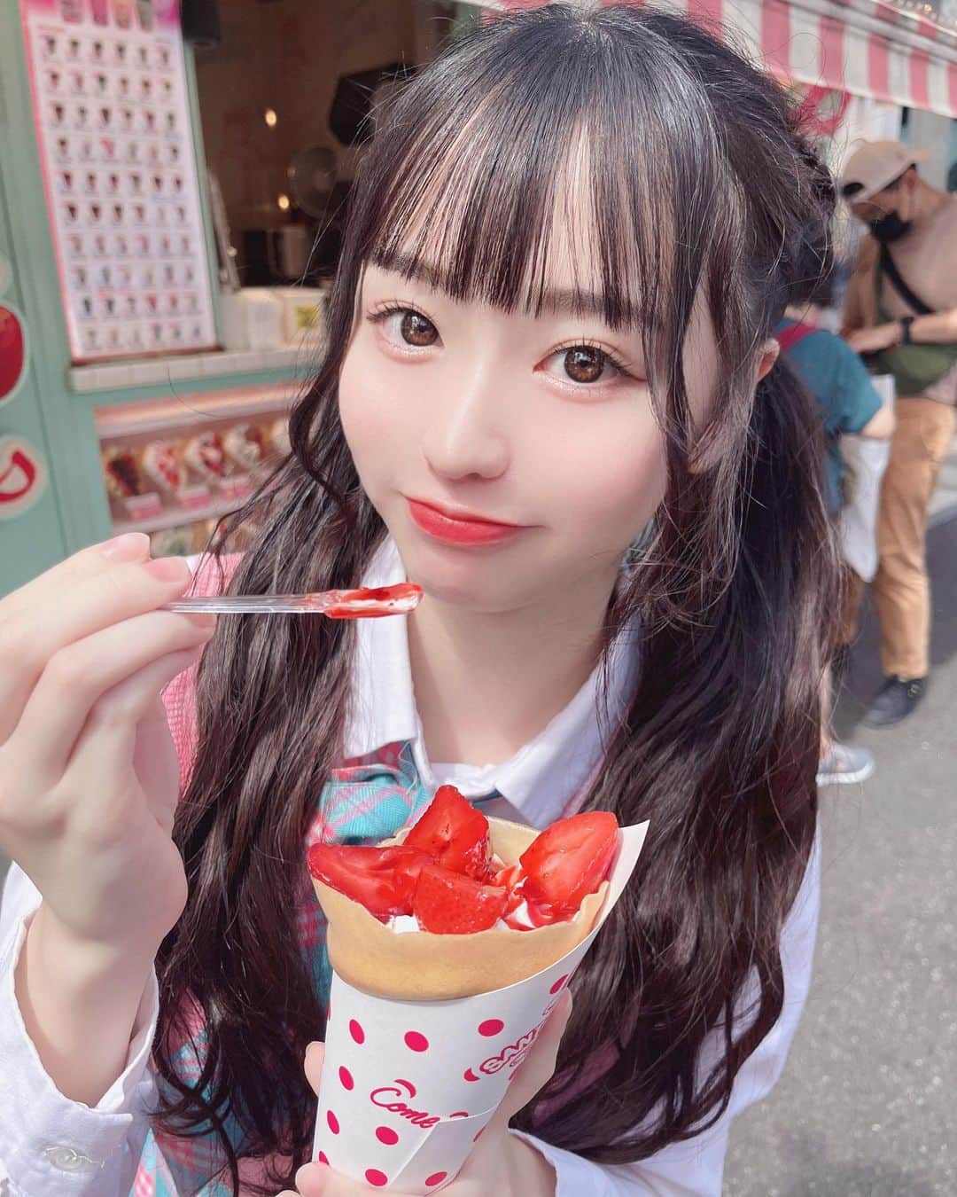 姫なぎさのインスタグラム：「あーんしてあげる🍓  #韓国制服 #harajuku #クレープ」