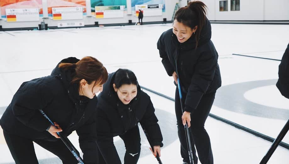 吉田知那美さんのインスタグラム写真 - (吉田知那美Instagram)「・ quarterfinal finish for us at Saville shootout in Edmonton:)  初戦、Saville shootoutはベスト8でした🦋 安定のロコ転倒集も更新され、たくさんの収穫もあり、私たちがずっと欲してたアイスコンディションでの練習ができてとっても充実したカーリングツアー一週目でした🫶  #さっちゃんの転び方のレパートリー更新 #キッズカーラーの転け方 #tamron #lens  #タムロンレンズ  #ロコソラーレ #カナダ生活 #teamfujisawa」9月12日 10時31分 - chinami1991