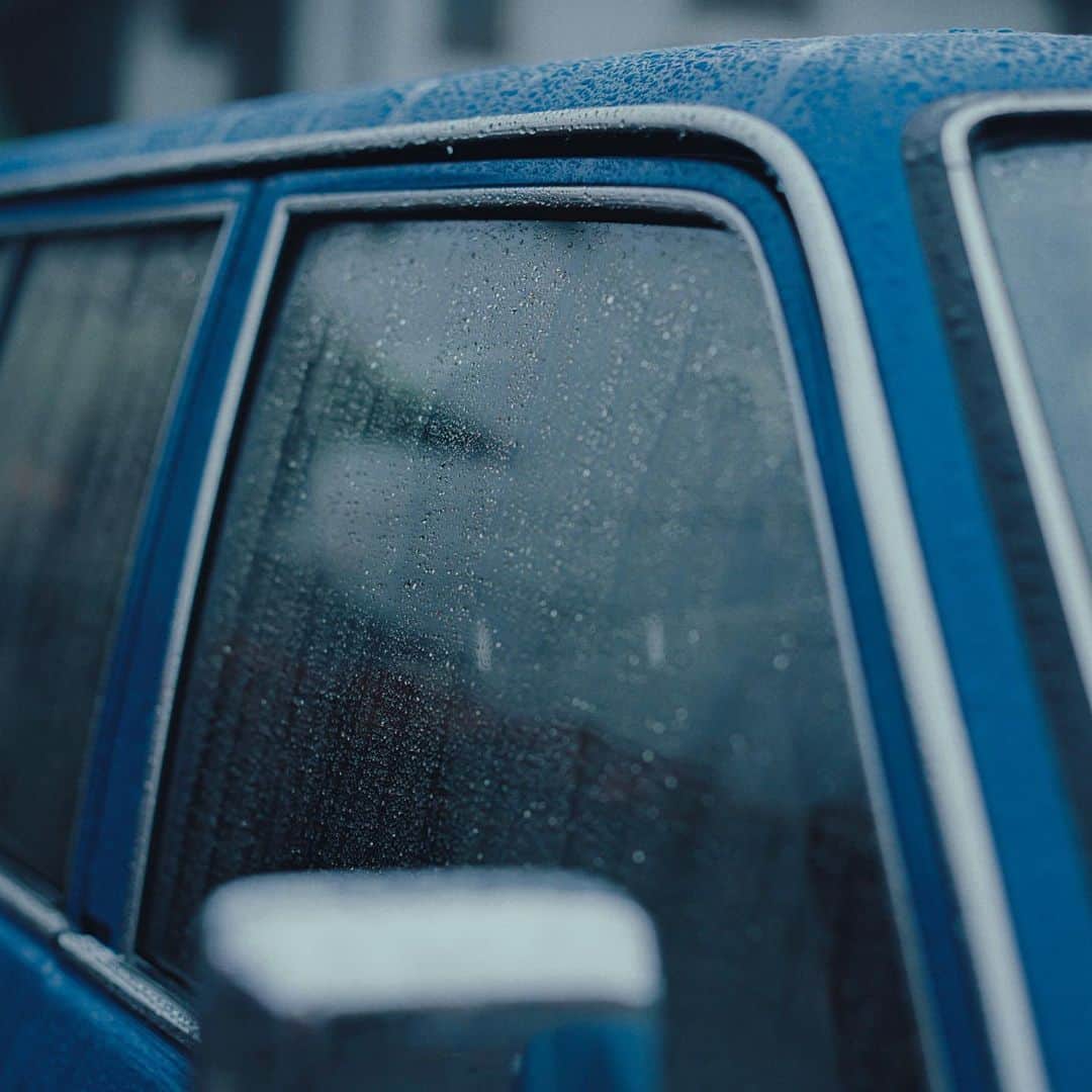 濱田英明さんのインスタグラム写真 - (濱田英明Instagram)「#青い車, 2022-2023 #pentax67」9月12日 10時42分 - hamadahideaki