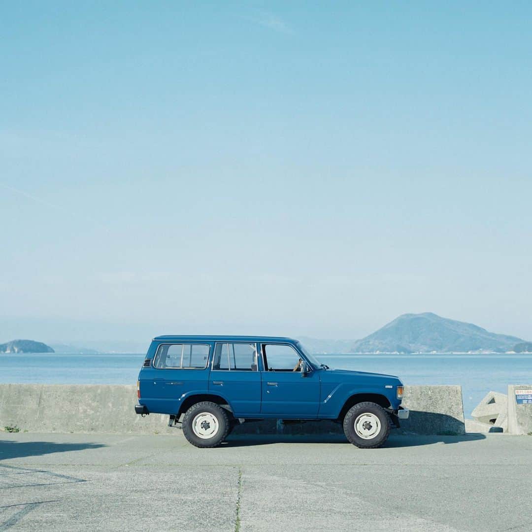 濱田英明さんのインスタグラム写真 - (濱田英明Instagram)「#青い車, 2022-2023 #pentax67」9月12日 10時42分 - hamadahideaki