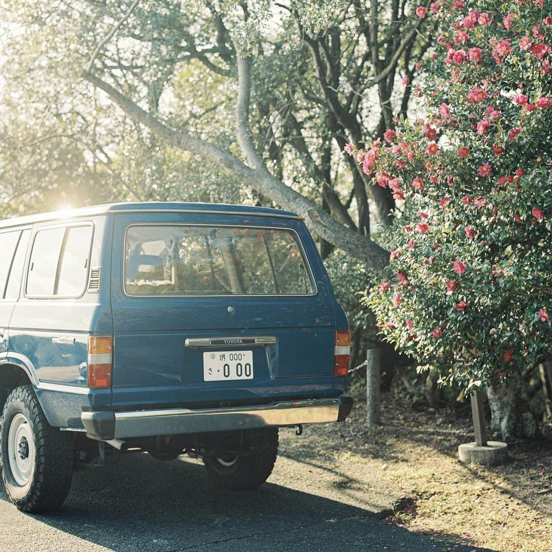 濱田英明さんのインスタグラム写真 - (濱田英明Instagram)「#青い車, 2022-2023 #pentax67」9月12日 10時42分 - hamadahideaki