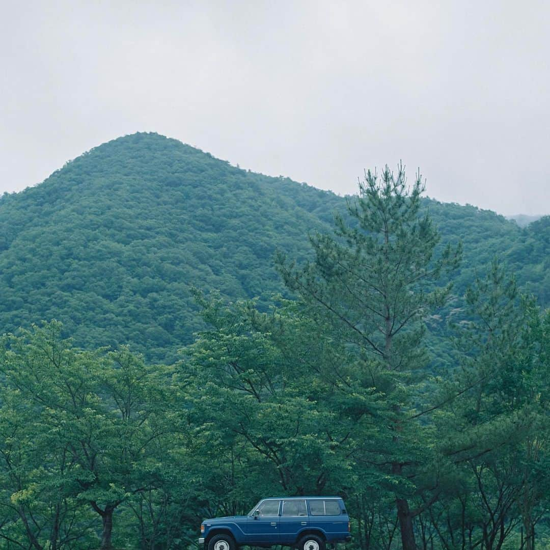 濱田英明さんのインスタグラム写真 - (濱田英明Instagram)「#青い車, 2022-2023 #pentax67」9月12日 10時42分 - hamadahideaki