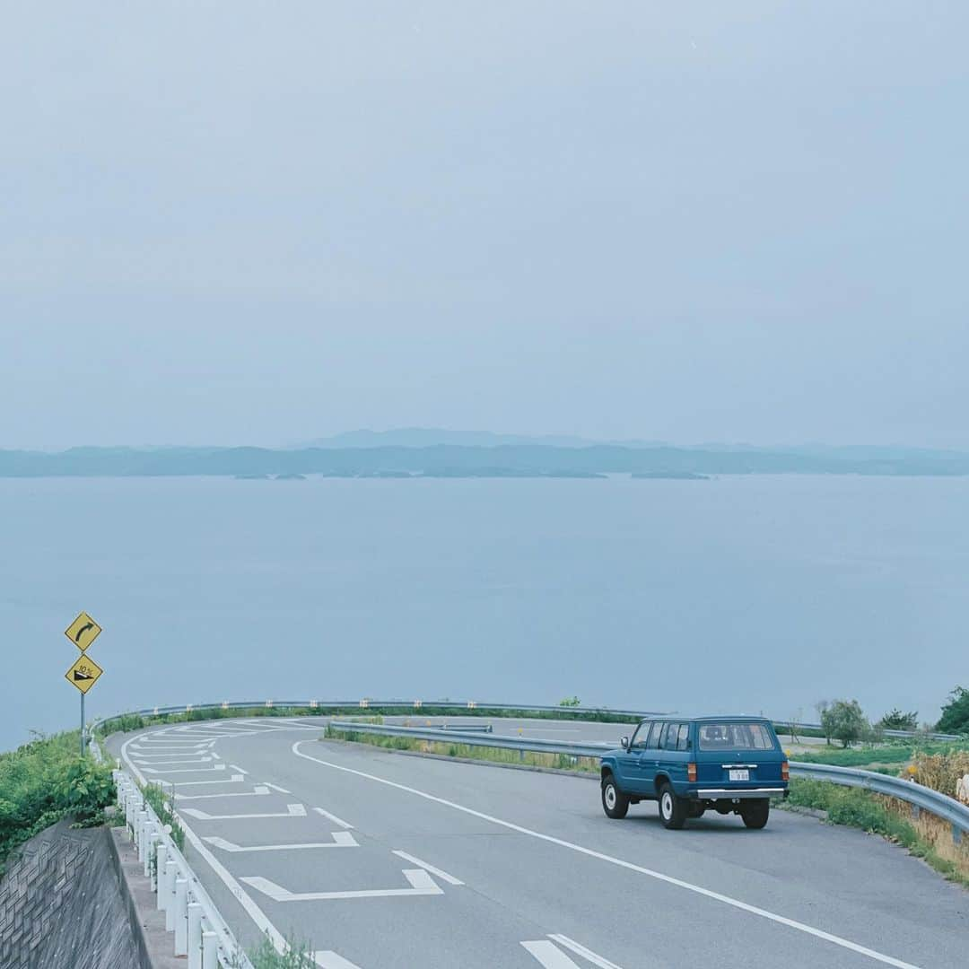 濱田英明さんのインスタグラム写真 - (濱田英明Instagram)「#青い車, 2022-2023 #pentax67」9月12日 10時42分 - hamadahideaki