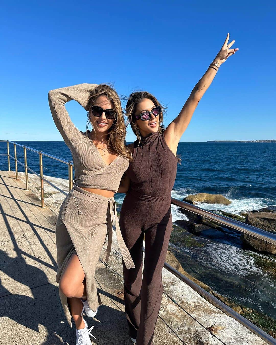 アリアニー・セレステのインスタグラム：「How lucky am I to be able to travel with my besties! 🇦🇺 Sydney is beautiful ! @brittneypalmer @cgartistry」