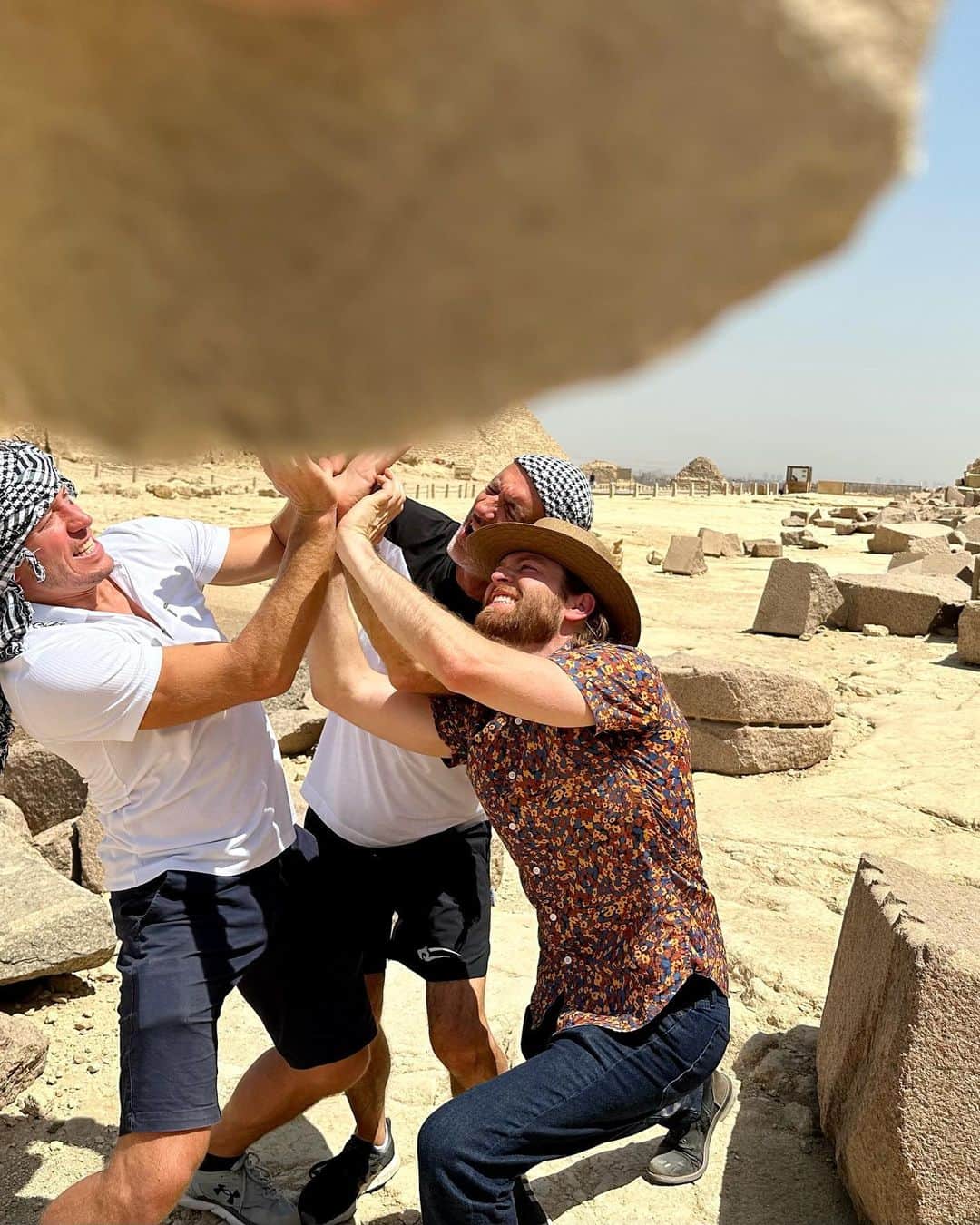 ジョルジュ・サンピエールのインスタグラム：「Trying to redo the work they started thousands of years ago. 😂」