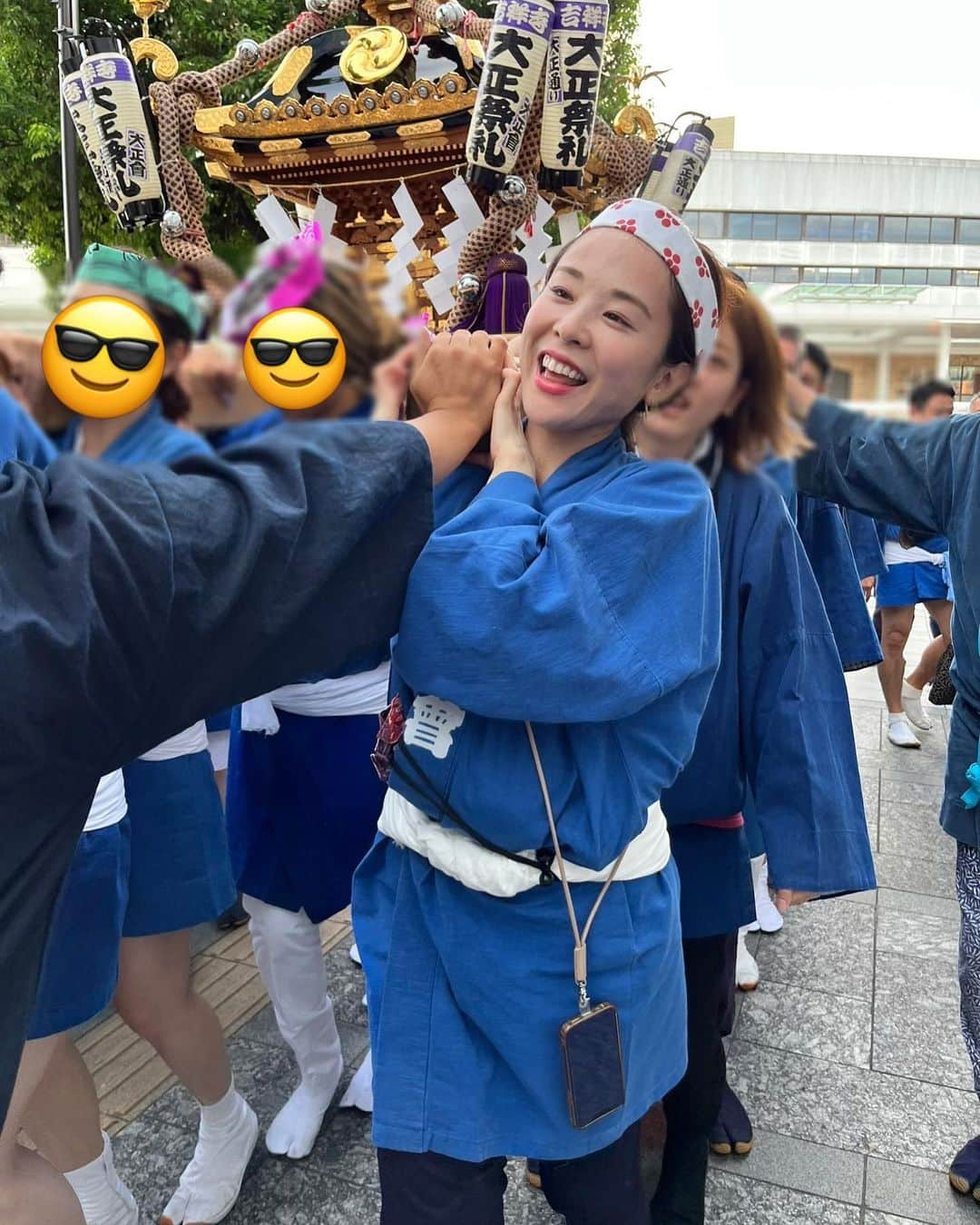 阿部真澄のインスタグラム：「.  地元の友達と一緒にお神輿担いできました！  #吉祥寺秋まつり   小さい頃から見ていたお祭りに自分が参加できるなんて..！ 担ぎ手の皆さんとても親切で高張り提灯も持たせていただきました🏮 吉祥寺愛が強くなる1日でした♡ (※地元はあくまで三鷹市です😆)  #祭り #神輿 #お神輿 #吉祥寺 #わっしょい」