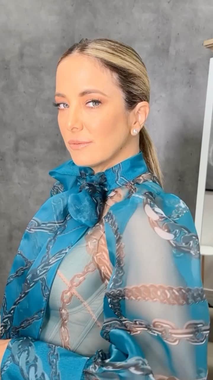 Tic iPinheiroのインスタグラム：「Bomm dia !!  Começou o @hojeemdia !!!  @giovannabotelhomakeup  @carolroquuete_stylist」