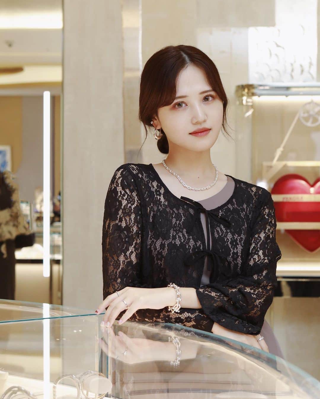 金光みり愛のインスタグラム：「💎 Thank you @tiffanyandco for having us🥂 And congratulations on your grand opening at Omotesando🕊️💍  Twinning with @satsuki__japan in the new @priveve_priveve dress💞  #tiffanyandco#tiffany#tiffanyomotesando#ティファニー#ティファニー表参道」