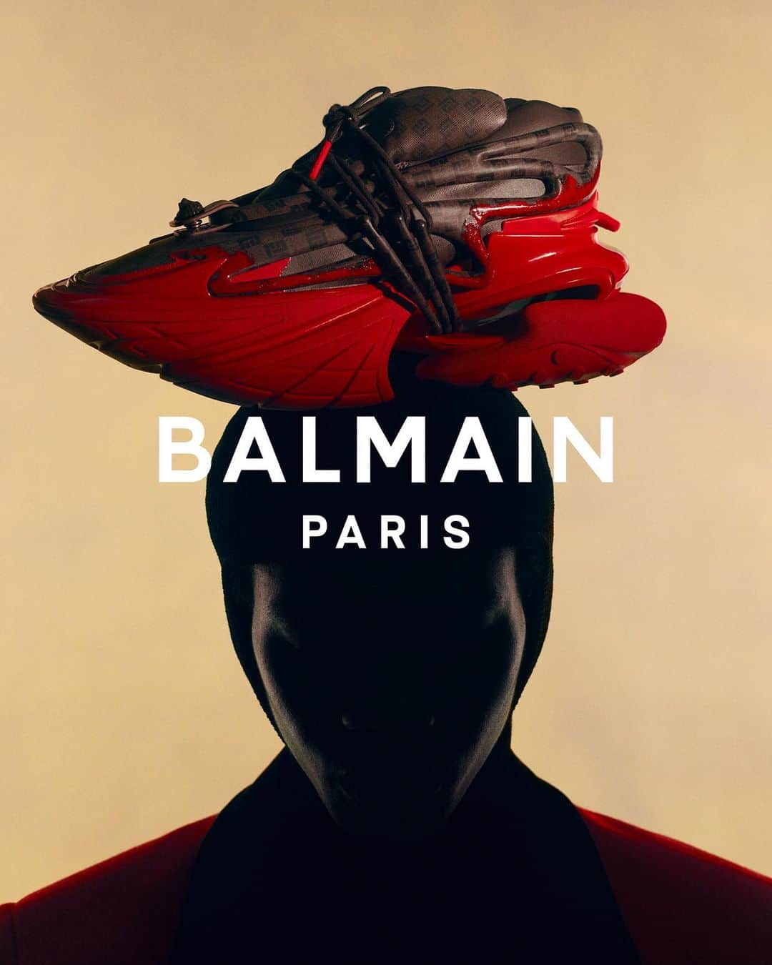 のインスタグラム：「BALMAIN FALL/WINTER 2023 MEN’S Balancing past and present.  The signature silhouettes of @olivier_rousteing's latest menswear offering come to life through @thibautgrevet's intriguing syncopated compositions for the Fall-Winter 2023 Menswear campaign — recalling compositions of legendary avant-garde jazz artists of the mid-60s.  #BALMAINFW23  Creative Director: @olivier_rousteing Photography: @thibautgrevet Hair: @evaniefrausto @streetersagency Makeup: @iamjamalscott @artpartner Set Designer: @philipphaemmerle Casting: @bitton @establishmentny Exec Production: @nowopentv Model: @ottawakwami」