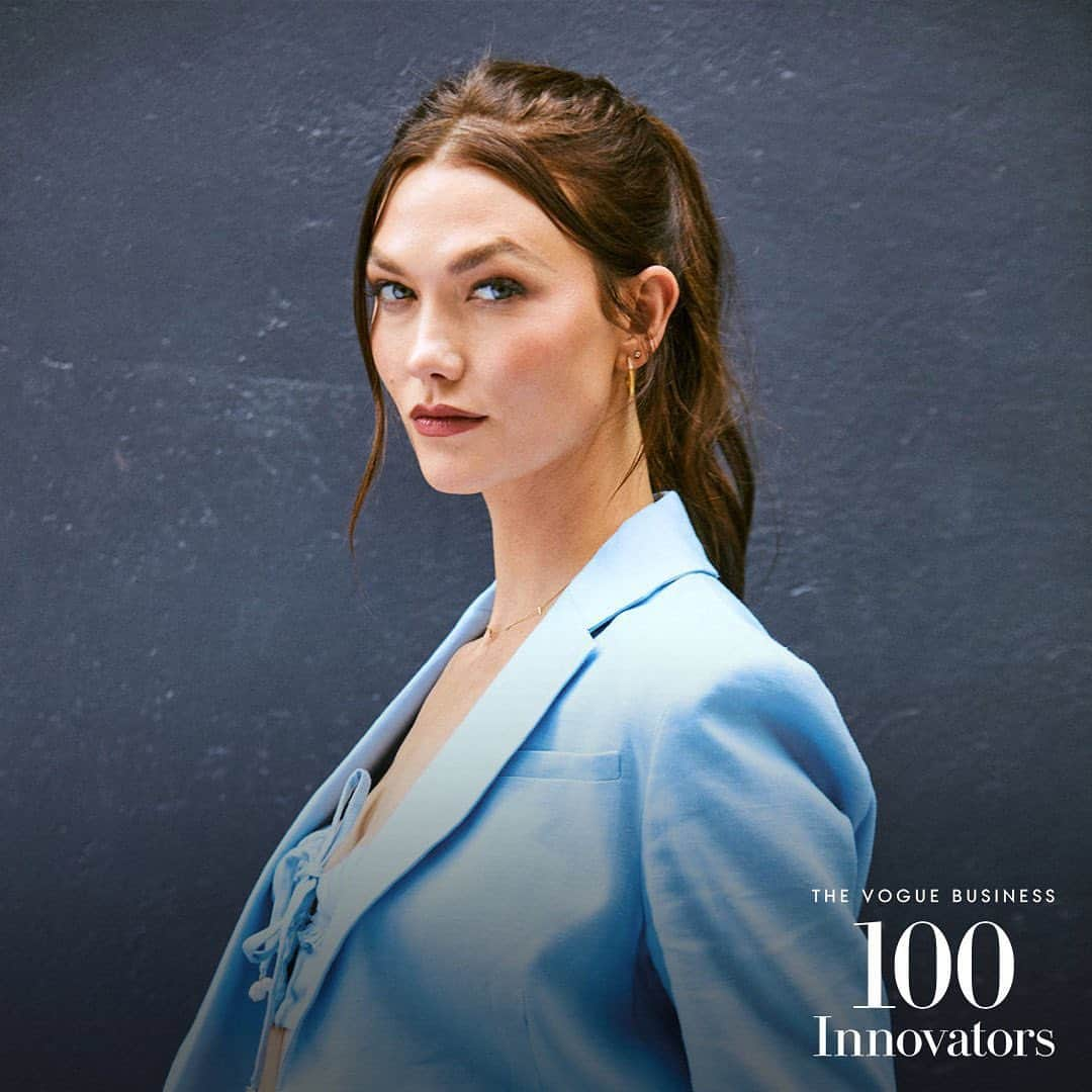 カーリー・クロスのインスタグラム：「Introducing the #VogueBusiness100 Class of 2023: @karliekloss may be one of the most successful supermodels of the last 20 years, but she's also one of the people leading the charge to merge the worlds of fashion and tech. A huge proponent of digital fashion, Kloss has helped to normalise advances that were once seen as at odds with fashion. Last September, she led a collaboration with @carolinaherrera to digitise and sell the runway gown that Kloss modelled during the IRL show that went on to sell for $5,000 in #Roblox’s peer-to-peer resale market. The huge success of the project opened the floodgates for viral product moments in the metaverse. Kloss has recently unveiled her own immersive fashion experience inside Roblox, called @fashionklossette, where aspiring fashion creatives can practice and share their looks with the world. Klossette continues a tradition of fostering emerging talent and democratizing access to tech that began when Kloss launched her free coding camp, @kodewithklossy, in 2015. Head to the link in our bio to read more and discover the full #VogueBusiness100 innovators from the tech and Web3 category.」