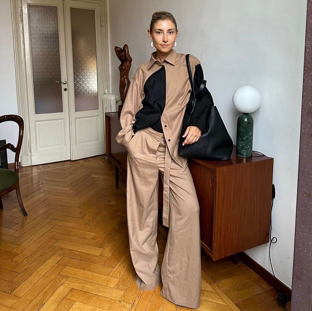 マリメッコのインスタグラム：「The fabulous Jenny Walton, @jennymwalton, styles star pieces from our FW23 collection. With charming print mixing, pearl jewelry, patent heels, and a leather bag, she puts her signature stamp on our latest architecture-inspired season. Learn all about her style, inspiration, and styling insights in our Stories. ☝️   #marimekko #FW23」