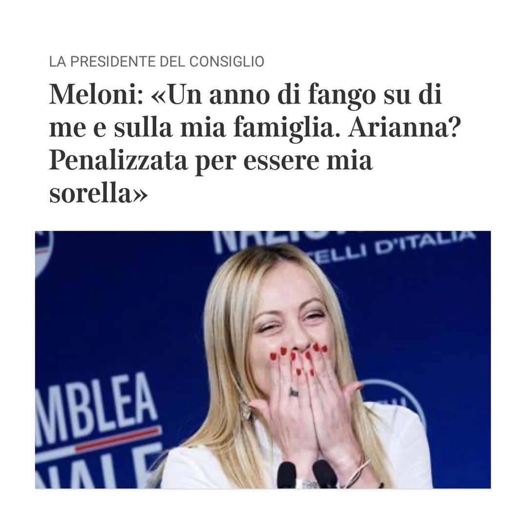 マッテオ・レンツィのインスタグラム：「Giorgia Meloni lamenta nel nuovo libro “il fango gettato su di lei e sulla sua famiglia.”  Piena solidarietà!  Ma la Premier non sarà mai credibile sul tema finché non si scuserà pubblicamente per ciò che Fratelli d’Italia ha fatto negli anni dell’opposizione.  La strumentalizzazione giustizialista, gli attacchi ai miei genitori, i comunicati contro mia moglie, le polemiche sulle vacanze di famiglia, le manifestazioni di piazza su vicende di cronaca terminate peraltro con assoluzioni. Oggi la Premier predica bene, ma in passato i suoi hanno spesso razzolato male. Io difenderò sempre tutti i miei avversari dagli attacchi sulle vicende personali e sulle famiglie. Ma se vuole essere seria su questo tema, Giorgia Meloni scriva subito una lettera di scuse e lo faccia su carta intestata “Fratelli d’Italia”」
