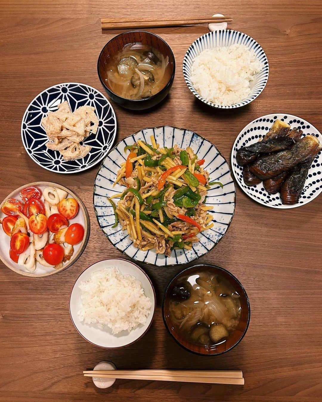 多岐川華子のインスタグラム：「本日の☺️  ◎青椒肉絲 ◎蓮根明太マヨ ◎トマトと竹輪の醤油和え ◎茄子の焼き浸し ◎白米 ◎玉ねぎと茄子のお味噌汁  #はなこ飯 #ごはん記録 #夜ご飯」