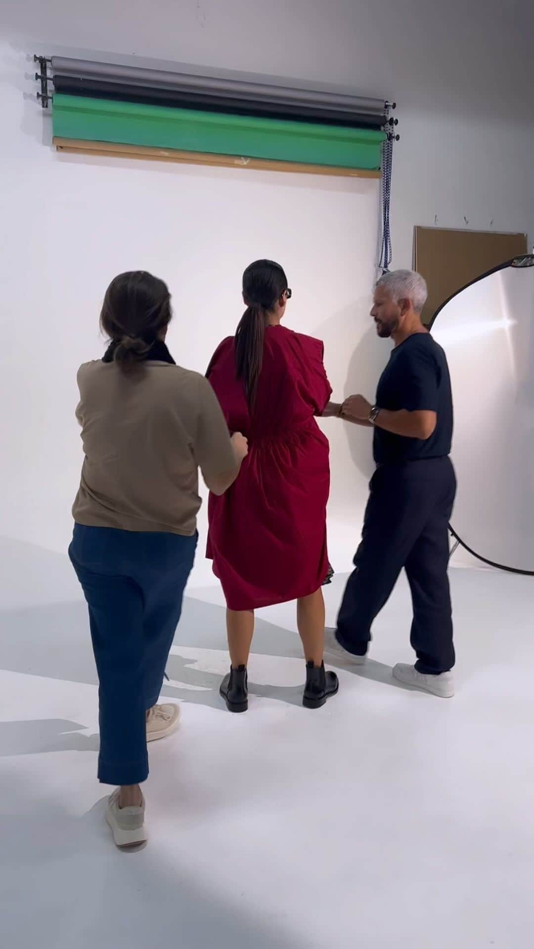 のインスタグラム：「Trabajando en la nueva colección @rodnerfigueroastyle ¿Quieres ver más? #rodnerfigueroastyle #fallfashion #style #comingsoon #rodnerfigueroa #bts #photoshoot」