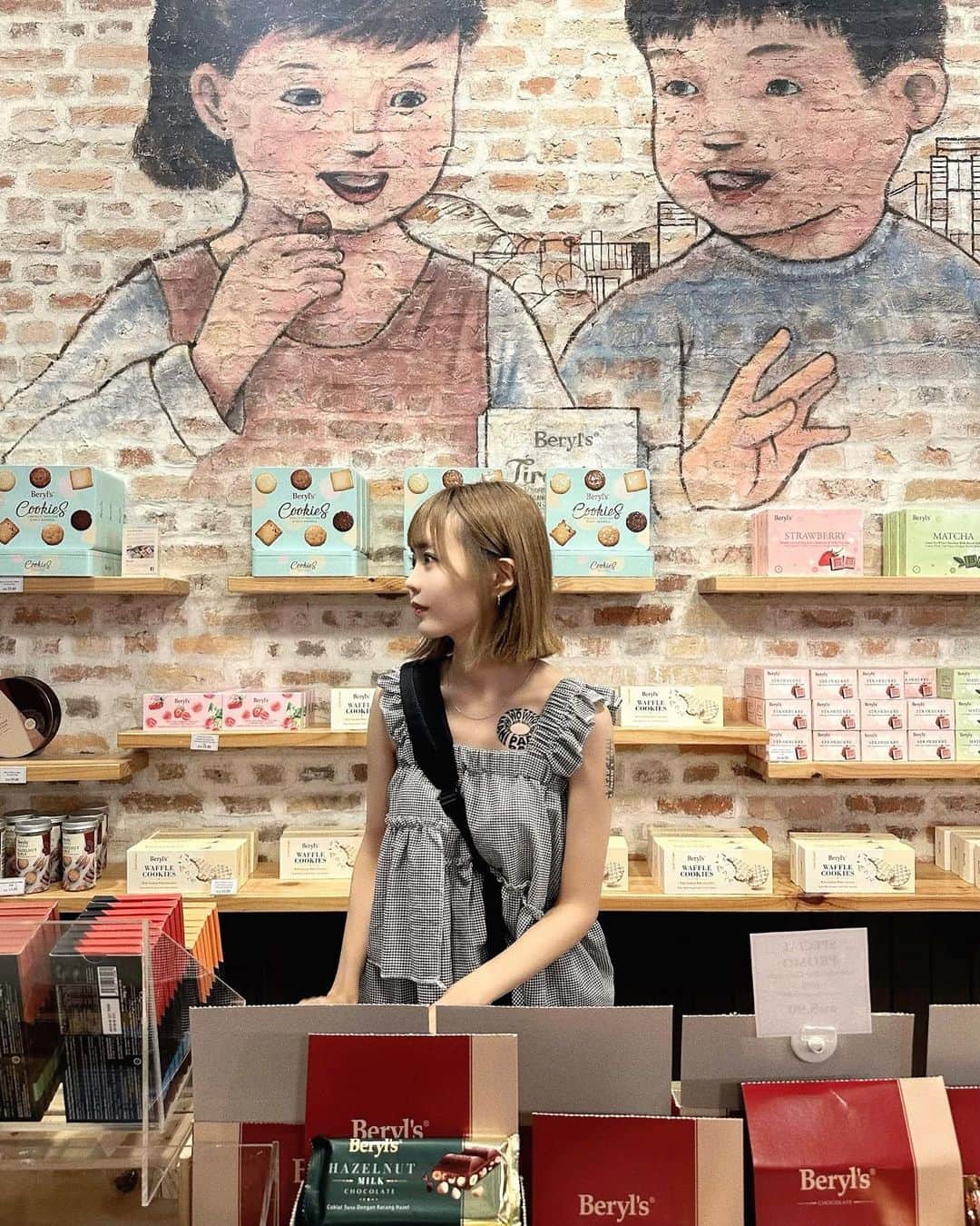 のインスタグラム：「ate chocolate🤤🍫」