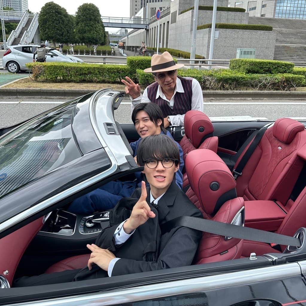 トリリオンゲームさんのインスタグラム写真 - (トリリオンゲームInstagram)「.  【📸】  #トリリオンボーイズでドライブ🚗💨 #ハルくん運転ありがとう #乗りたい方〜🙋🏻‍♂️🙋🏻‍♀️ #目黒蓮 (#SnowMan ) #佐野勇斗 #吉川晃司 #トリリオンゲーム💸 #最終回は9月15日よる10時🕙 見逃し配信は #TVer #UNEXTParaviコーナー #Netflix で🙌🏻」9月12日 21時01分 - trillion_tbs