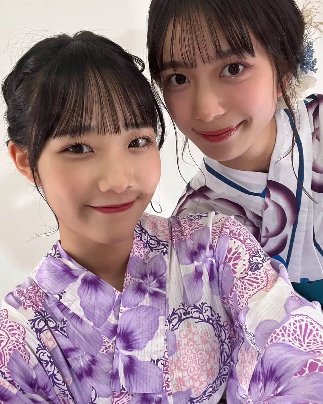 Juice=Juiceのインスタグラム：「入江里咲です！  MUSIC ON! TV＃3のオフショット📸  浴衣着られて嬉しかったな🥰👘  #juicejuice#井上玲音 さん#江端妃咲 ちゃん#入江里咲#りさち」