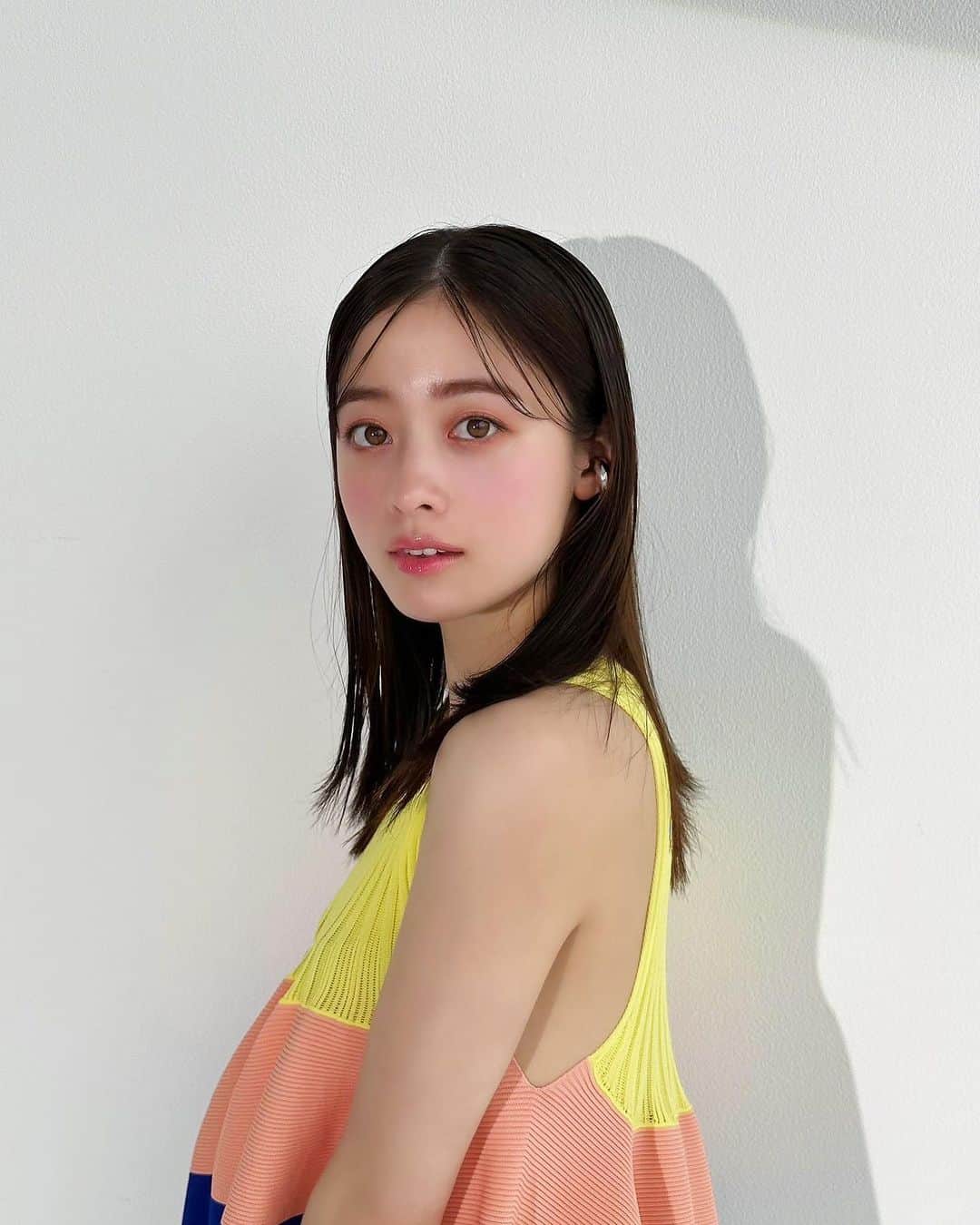 橋本環奈のインスタグラム：「こんばんは！環奈MGです。  ずいぶん前ですが、美的のオフショットです！ アップしたと思ってたのですが… ストーリーでアップしたっけ？  他にもアップされてないよーってオフショットあったら教えてください😅  #橋本環奈 #橋本環奈2023 #橋本環奈マネージャー #美的」