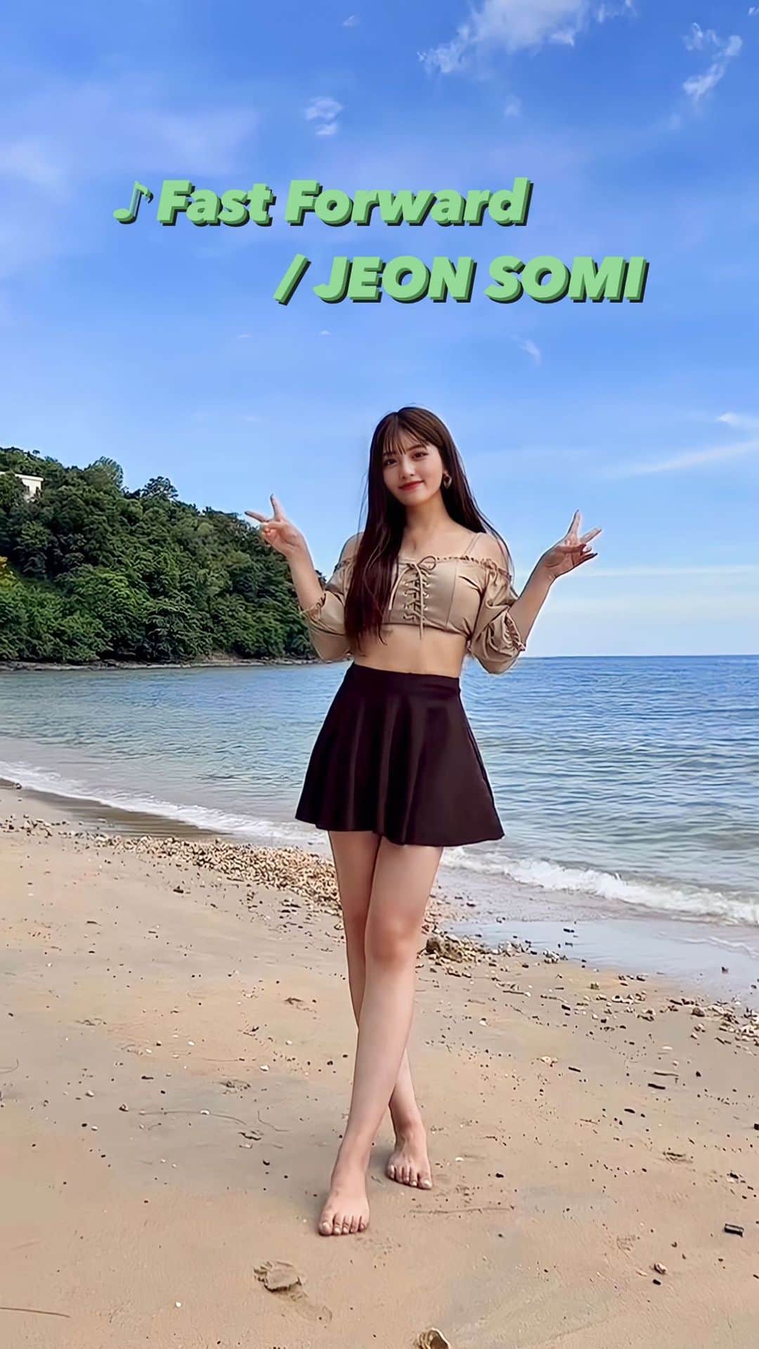 のインスタグラム：「プーケットの海きれいだった〜🐠✨ . . #fastforward #jeonsomi #ソミ #ダンス #踊ってみた #kpop #dance #kpopdance #dancecover #dancechallenge #phuket #beach #プーケット #ビーチ #海 #水着 #水着コーデ #水着女子 #ビジョビ #タイ #タイ旅行 #プーケット旅行 #旅行 #thecovephuket #サロンモデル #ストレートヘア #ミニスカート #swimwear #reels #リール」