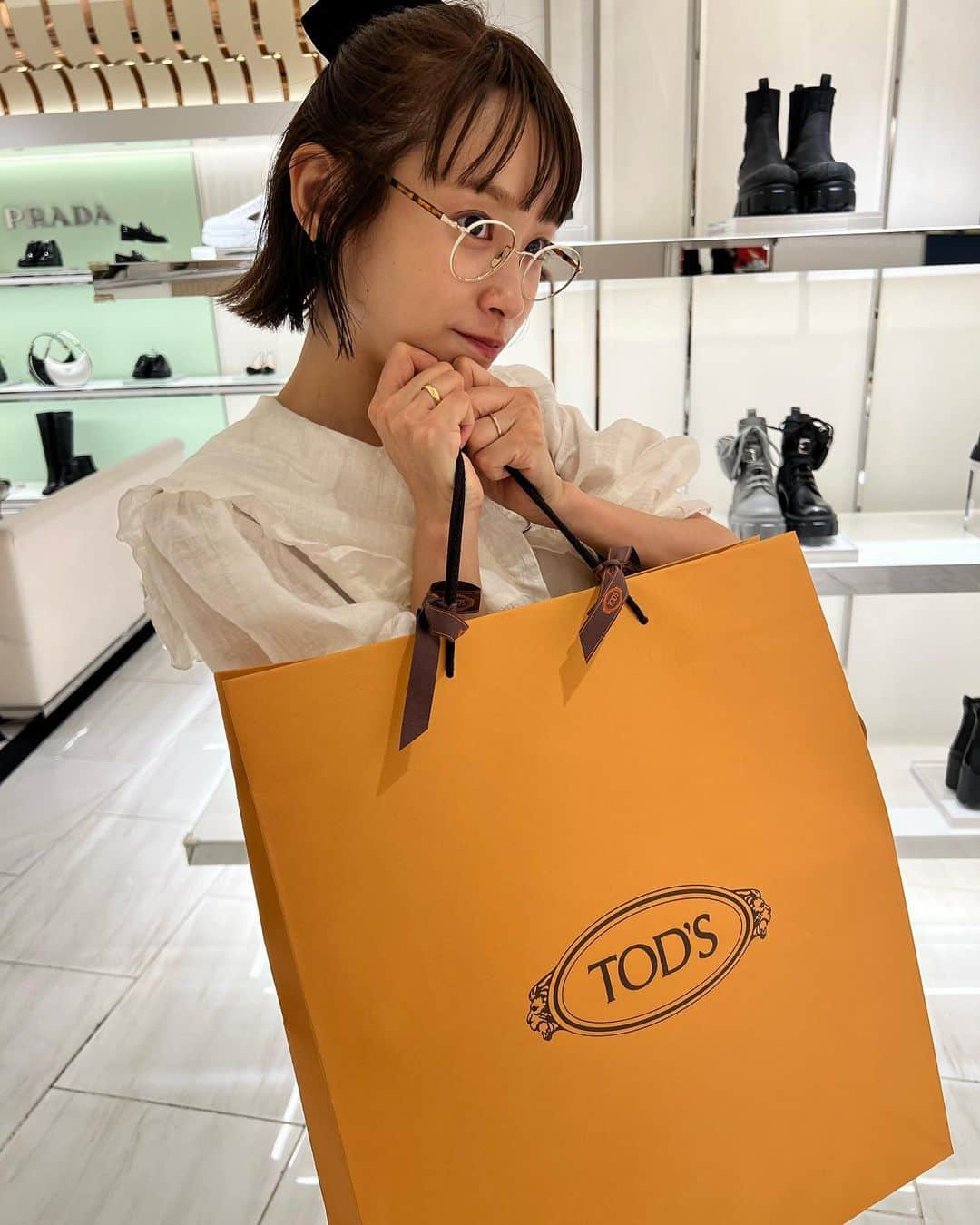 あべこうじのインスタグラム：「ㅤㅤㅤㅤㅤㅤㅤㅤㅤㅤㅤㅤㅤ 少し早い birthday present ㅤㅤㅤㅤㅤㅤㅤㅤㅤㅤㅤㅤㅤ #914 #ちゃん愛 #高橋愛 #tods #ハッピィ #感謝 #これからも #よろしくね #あべこうじ」