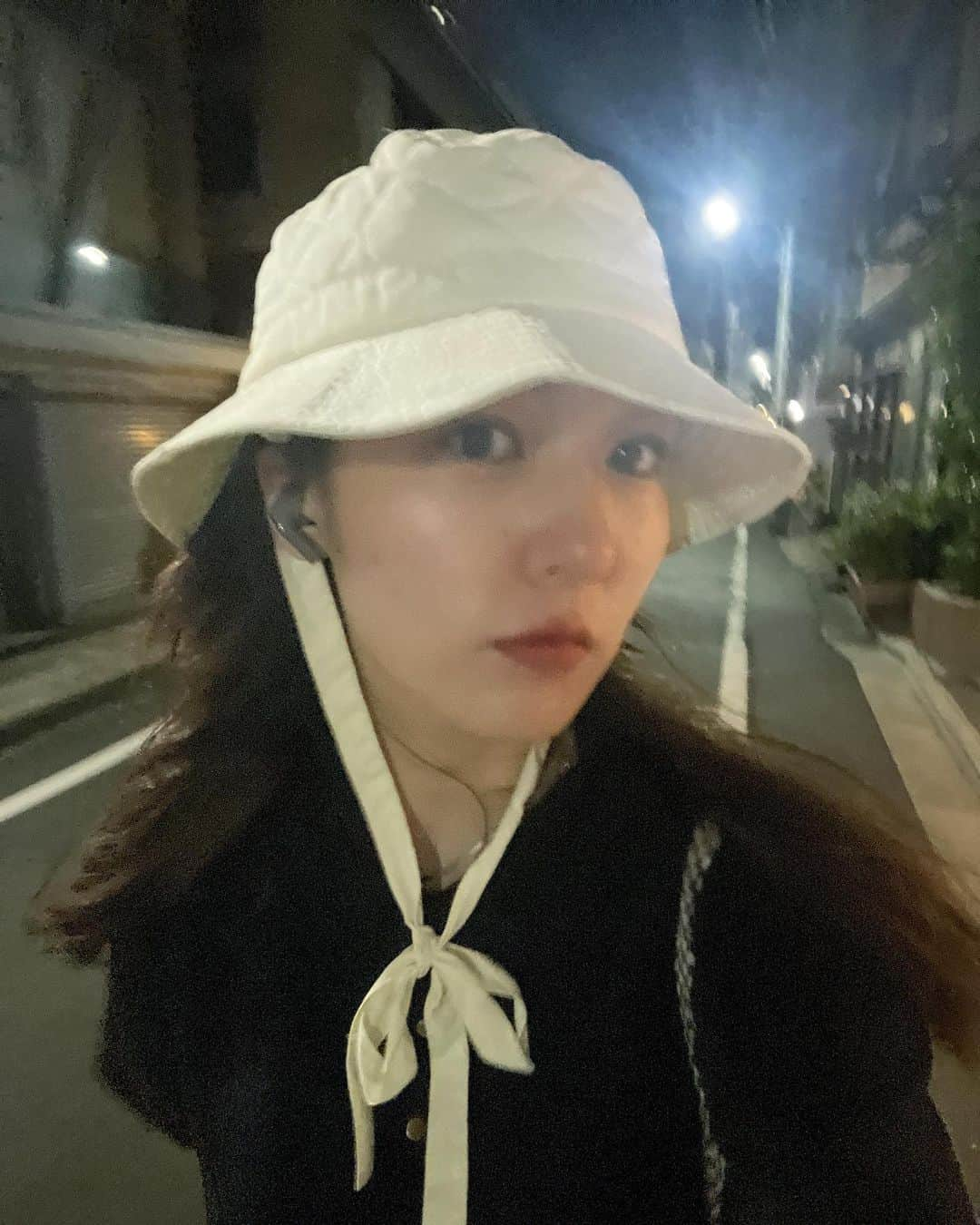 宇野愛海さんのインスタグラム写真 - (宇野愛海Instagram)「.  近頃、とちょっと前  最近珍しく落ち込むことが2日連続であったのですが、友人のおかげですーぐ立ち直れました皆様いかがお過ごしですか  会いたい人に会えてる時間がとても幸せだなと日々実感しております ⁡ 「 悼むば尊し 」 会いたい人は、会いたい時に、会えない 稽古をしながら 熱量、空気が劇場全体で共有されるような作品に今回もなる気がしています ⁡ 予約も着々と埋まってきております。 有難う御座います🤝 沢山の方に観て頂きたい、共有していきたい作品ですが 死を扱う物語ですので、 ご無理のない範囲でご検討ください🤝  #舞台#駅前劇場#下北沢駅前劇場#かわいいコンビニ店員飯田さん#悼むば尊し#宇野愛海」9月12日 21時28分 - unonarumi_official