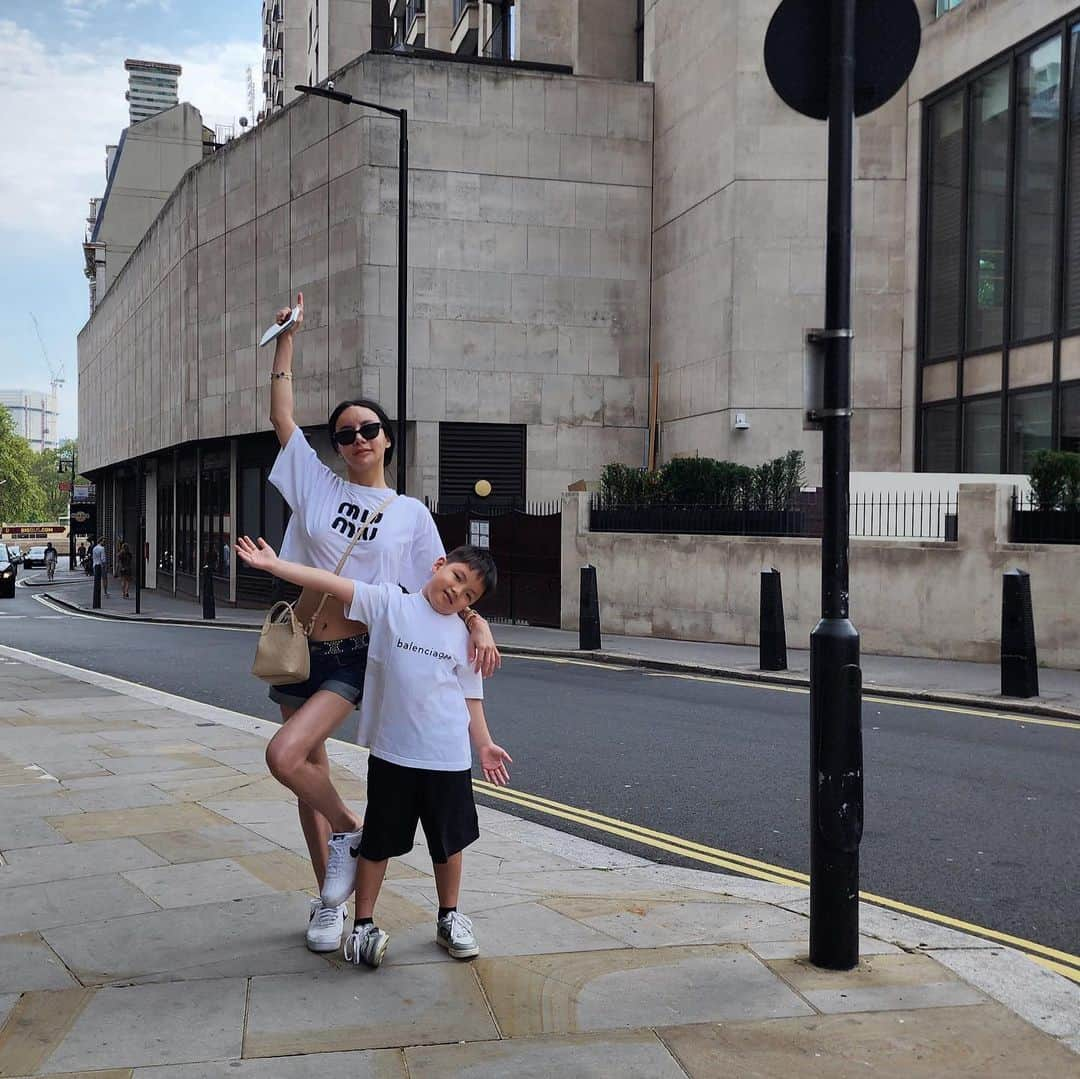 キム・イムさんのインスタグラム写真 - (キム・イムInstagram)「Cute   #london #family #love #ootd #illumia #papilla」9月12日 21時21分 - kimlimhl