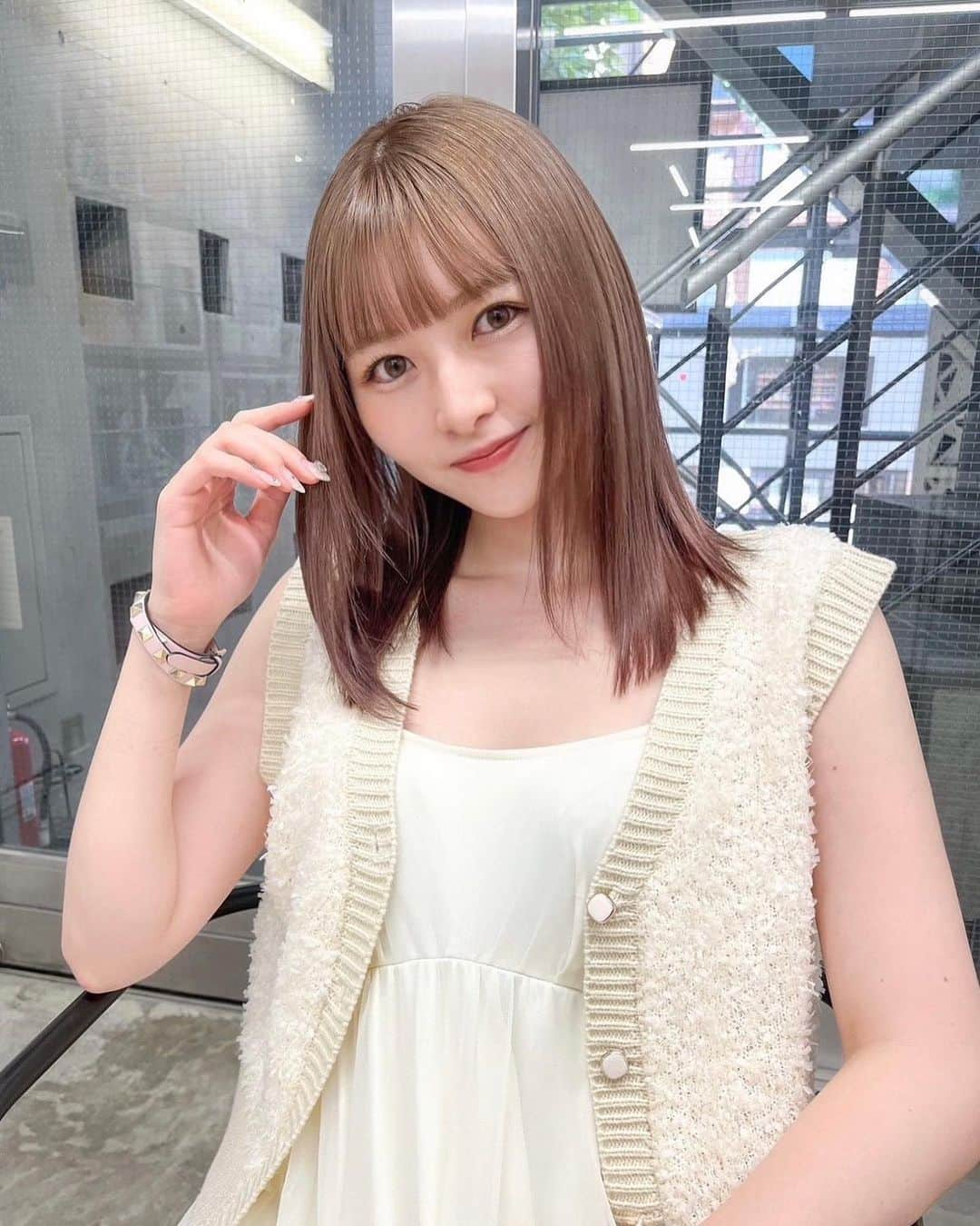 尾形春水のインスタグラム：「髪伸びたー！！！ 最近実は不器用なりに頑張ってヘアアレンジをしたりする日があります🫠」