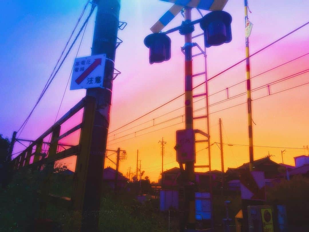 金城成美さんのインスタグラム写真 - (金城成美Instagram)「#雨上がりの空きれーい #グラデすごーい #夕方の時間よーい #なにげなーい #かえりみーち #うぇーい」9月12日 21時25分 - kinjo_narumi