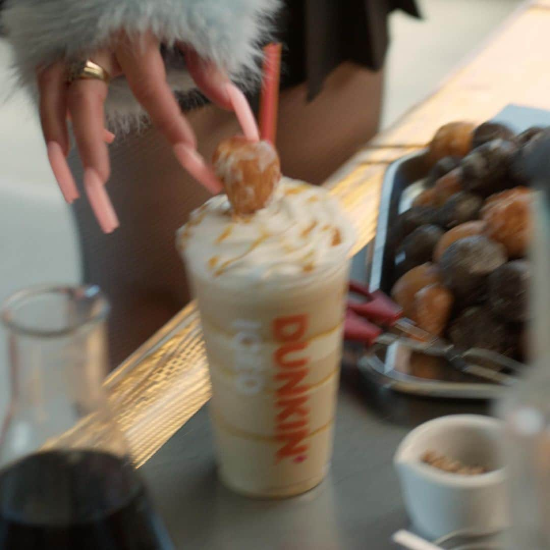 ダンキンドーナツさんのインスタグラム写真 - (ダンキンドーナツInstagram)「best new artist nominee 🤝 best new menu item nominee」9月12日 21時33分 - dunkin