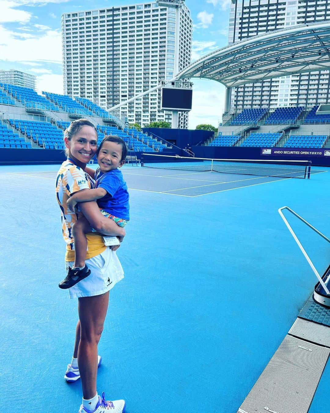 瀬間友里加のインスタグラム：「有明にて妹の試合観戦🎾💕 1年ぶりに応援できてよかった😆 頑張ってる姿を見ると自分も元気を貰えるね❤️やっぱりスポーツはいいね☺️ Went to see my sister’s match 🎾💕always having a good time to see her tennis🎾テニスやりたい😆 @erikasematennis #tennis #sisters #japan #テニス観戦 #テニス」