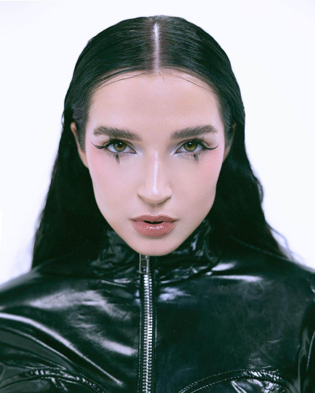 Poppyのインスタグラム：「Motorbike out now. Zig out October 27. Impoppy.com 🏍️✨」