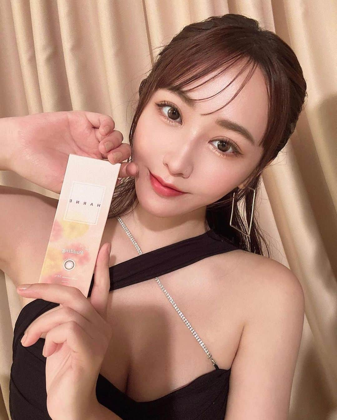 川畑春菜さんのインスタグラム写真 - (川畑春菜Instagram)「… カラコンHARNE 新色撮影 Pudding 🧡  #ヘアメイク#メイク#てんちむメイク#てんちむ#カラコン#水光カラコン#新商品#新色#韓国メイク#韓国ヘアー#広告」9月12日 21時40分 - haru_1111