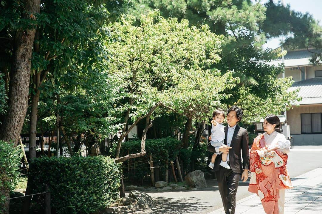 田中響子のインスタグラム：「赤地の総本絞りの産着。 女の子らしくてお気に入りです！  投稿したい写真がたくさんあるのだけど 全然追いついていない、、、  今月中に息子のお誕生日まで 投稿できたらいいな〜♡」
