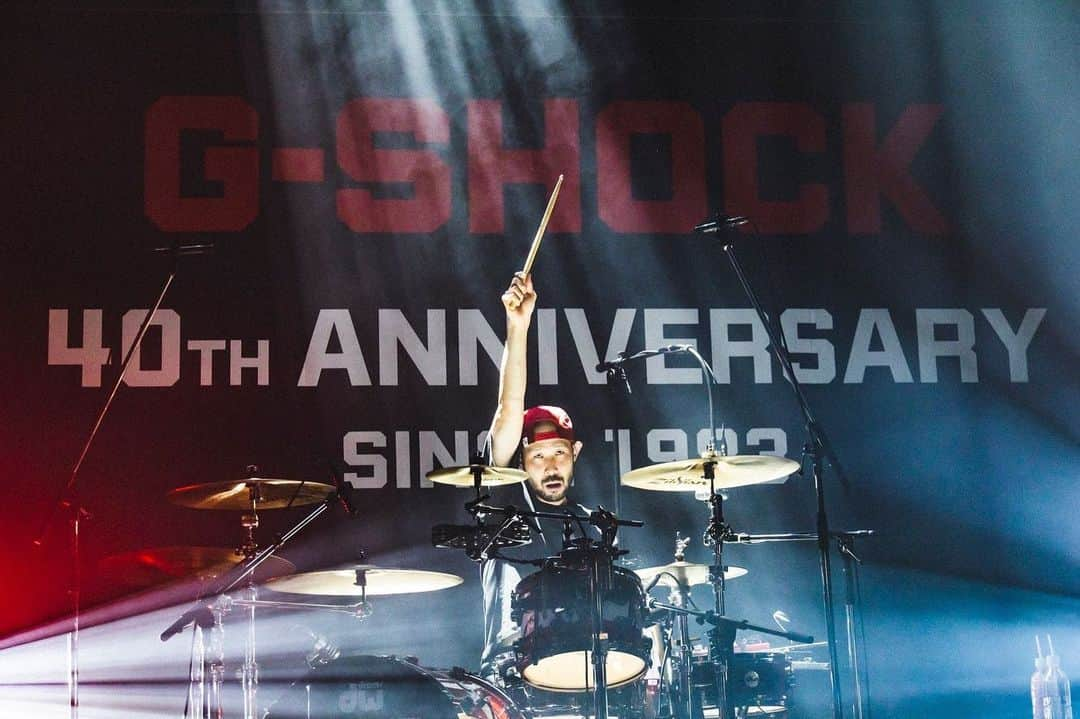 藤原広明さんのインスタグラム写真 - (藤原広明Instagram)「G-SHOCK 40th Anniversaryイベント 「SHOCK THE WORLD LIVE 2023」  Zepp DiverCity  G-SHOCK40周年おめでとう！ ゼップダイバーのあなたにびっくらゔっ！！⚡️⚡️⚡️⚡️  photo by @cazrowAoki #SUPERBEAVER #gshock40th」9月12日 21時47分 - hiroaki_drums_superbeaver