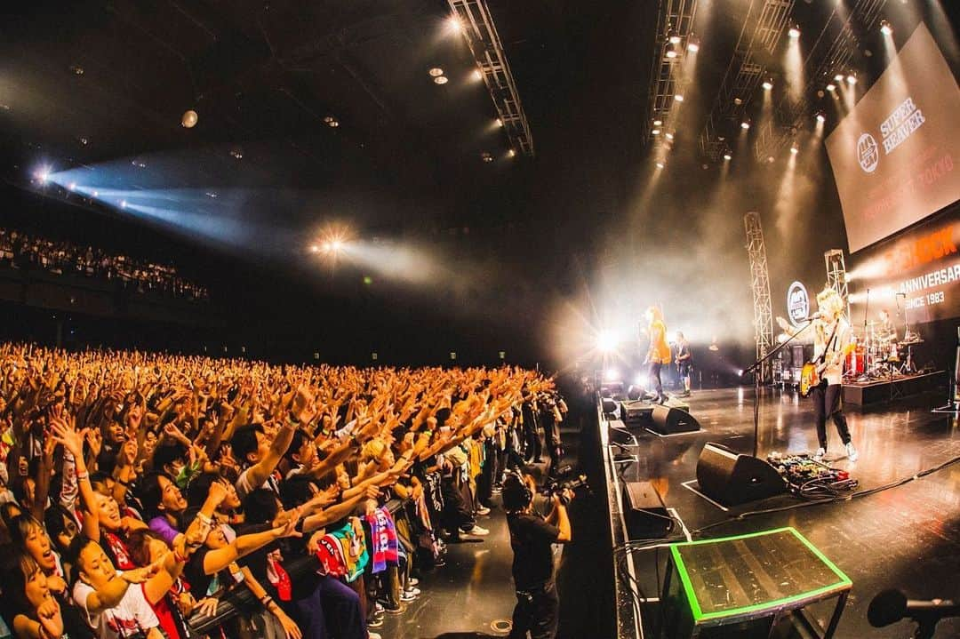 藤原広明さんのインスタグラム写真 - (藤原広明Instagram)「G-SHOCK 40th Anniversaryイベント 「SHOCK THE WORLD LIVE 2023」  Zepp DiverCity  G-SHOCK40周年おめでとう！ ゼップダイバーのあなたにびっくらゔっ！！⚡️⚡️⚡️⚡️  photo by @cazrowAoki #SUPERBEAVER #gshock40th」9月12日 21時47分 - hiroaki_drums_superbeaver