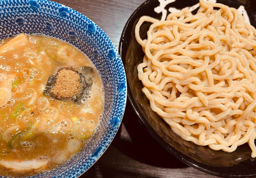 ですよ。のインスタグラム：「つけ麺食べちゃって…  あーいとぅいまてーん！ #ですよ #プロ謝罪師」