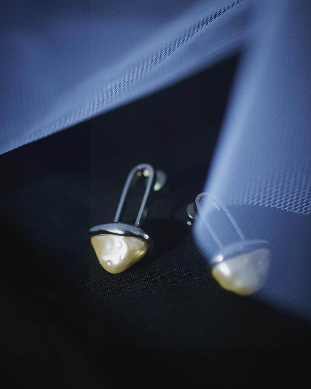 アデルのインスタグラム：「#ADERbijoux 2023 AUTUMN / WINTER COLLECTION  "détachement"   #aderbijoux #ADER #jewelry #accessory  #détachement #23aw」